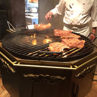 AKARENGA STEAK HOUSE - Tボーンステーキの炭火焼き