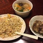 天神たんか - ファミマのスープと組み合わせて男飯の出来上がり。