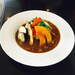 ドリアン - オシャレな盛り付けの野菜カレー  (^^) 味もなかなか良い味で又食べたいです