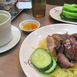 深井陳記燒鵝茶餐廳 - 叉焼焼鵝撈麵+油菜＠お店