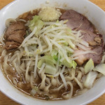 ラーメン二郎 - ラーメン 700円　麺半分・ヤサイ少なめ・ニンニク
