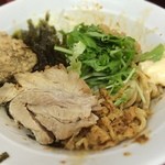 ラーメン 一心 - 限定で今日までだった冷やし坦々まぜそば 850円
            海苔マシマシにんにくマヨアブラちょいマシ肉玉マシ
            、にしたんだけどニンニク忘れられてる！多分ニンニク入ると辛かったと思うから良いけどね。
            大変おいしかったです。最後しょっぱさがきつかったけどほんとおいしかったです。豚が前より格段にうまくなった気がする。
            つけめん食べてみたかったなー