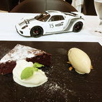 The Momentum by Porsche - ガトー・ショコラ ショー 軽井沢MINORIYAのロイヤルスウィートバニラアイスを添えて(１０００円)