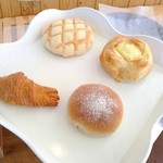 ヤム ヤム ヤミー - フロマージュ（右）、くるみカマンベール(下)。