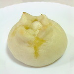 YUM YUM YUMMY - 塩バターパン。120円
