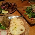 馬喰ろう - 馬レバーパテ、馬しゃぶサラダ、馬唐揚げ