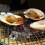 いかの墨 新潟駅前店 - お通しでホタテを選びました。好きなのを選べます。