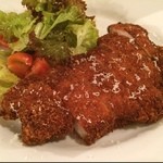 厚めのカツレツを12年熟成のバルサミコで。