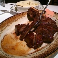 ウルフギャング・ステーキハウス 丸の内店 - 食べかけステーキとガーリックマッシュポテト