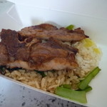 金仙魚丸店 - 食べ切れなかったら、弁当用の紙箱と輪ゴム、手提げ袋までくれるので安心