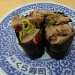 無添くら寿司 - かつおたたき軍艦<税込>108円　(2015.06.13)