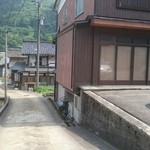 岩崎豆腐店 - 羽場菓子店横から入ると岩崎豆腐店がある。