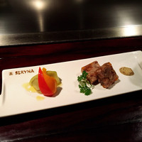 六本木モンシェルトントン - ナスとパプリカのマリネ、牛肉の煮こごり