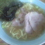 家系ラーメン まこと家 - 20150613 朝10時前　ラーメン固め　醤油ダレが効いている日は，スープの底を混ぜないように上からそっと・・・ｗ