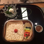 おとぎの宿米屋 - 2015 夏のおとぎ会席「ガリバー旅行記」〜巨人の国へ〜
      8話 デザート「未来へ」（桃太郎）
      米のバクダン
      サクランボ
      フルーツ
      ココナッツアイス
      抹茶