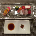 おとぎの宿米屋 - 2015 夏のおとぎ会席「ガリバー旅行記」〜巨人の国へ〜
      ３話 造り「和の色いろいろ」（かぐや姫）
      ミニトマト
      十二単