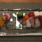 おとぎの宿米屋 - 2015 夏のおとぎ会席「ガリバー旅行記」〜巨人の国へ〜
      ３話 造り「和の色いろいろ」（かぐや姫）
      ミニトマト
      十二単