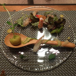 おとぎの宿米屋 - 2015 夏のおとぎ会席「ガリバー旅行記」〜巨人の国へ〜
                                １話 前菜「そこは別世界」
                                フルーツトマトふかひれゼリー
                                カジキマグロスモーク
                                枝前
                                稚鮎南蛮漬
                                豆の種（アボカド）