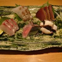 並木橋なかむら - 盛り合わせ5点（鰹土佐造り、特上秋刀魚、勘八、真鯛焼霜造り、たこぶつ）