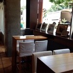 シニフィアン シニフィエ - イートイン席です