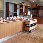 シニフィアン シニフィエ - パン売り場 広々としたスペースです