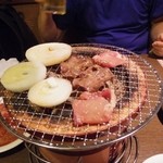 元氣七輪焼肉 牛繁 - 焼くのです
