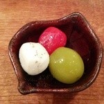 wine no Ruisuke - お通し（トマト・グリーントマト・チーズ）