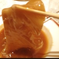 筑紫樓 銀座店 - ポジティブ研究所
                ふかひれの姿煮込み
                圧倒的な存在感！