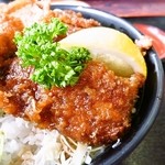 御食事処 成駒 - ソースかつ丼「あっぷ図①」