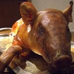 Osuteria O Jirasore - イタリア産仔豚の丸焼き