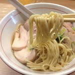 麺処 鶏谷 - 鶏そば(750円)麺リフト