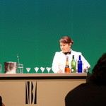 ポットスチル - 課題カクテルを作る、竹内さん。・・鬼気迫るモノを感じます。