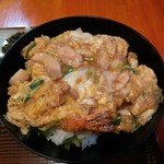 お食事の店萬福 - よくばり丼：エビフライ、鶏肉、豚カツ