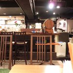 Niku Baru Ko Rabo - 店内のテーブル席の風景です