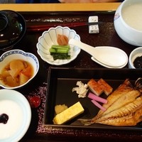 和食 からまつ - 朝の膳、お粥、鯵