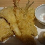 満天丼 - 三種の海幸天ぷら  アップ(海老、いか、鱚、れんこん、かぼちゃ、なす、さつまいも)