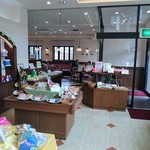 洋菓子 KAZU - カフェスペースもあります。