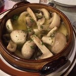 カサ・ベリヤ - マッシュルームのオリーブ油焼き（＝アヒージョ￥864）catorce de junio de 2015