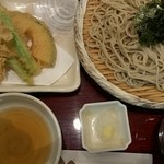 Sobadokoro Kyoushun - 海老と野菜の天ざるセット（1190円外）