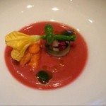 レストラン サンパウ - トマトとアメリカンチェリーのサルモレッホ、雲丹と野菜のロール★
      
      サルモレッホとはスペインのトマトとパンのスープ。
      ロールをいれてしまうとか発想も素敵！
      