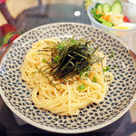 cafe 青りんご - たらこスパゲッティ(750円) サラダつきです。