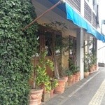 ブレカフェ・ブラッセリィ - お店の前のツタがすごい！