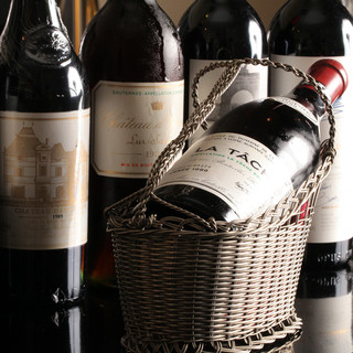 フランスワインを中心に、世界各国のワインが250種類以上！