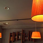 スタイリッシュな店内