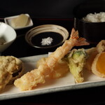 与太呂 - 料理写真:牡蠣と柿の天ぷら膳