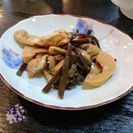 お食事処水仙 - お食事処水仙　竹の子とわらびの煮つけ