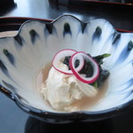 先付。湯葉のお造り風