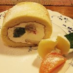 山鳩 - フルーツの　　　　　　　　　ロールケーキ