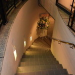 炭と地酒とたしなみワイン Kai本店 醸す - 地下へと降りて行ってね～～