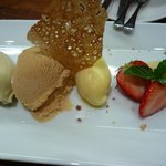 オステリア・イル・カスターニョ - ジェラート3品盛り　焼きなす　キャラメル　甘夏